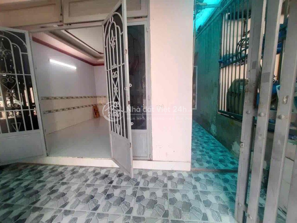 Nhà 3pn ngay chợ cầu đồng giáp ngã 4 ga sân rộng giá 7 triệu