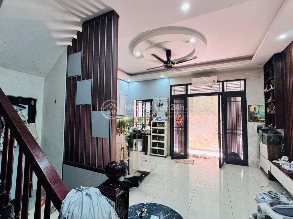 BÁN NHÀ BỒ ĐỀ LONG BIÊN GẦN CẦU CHƯƠNG DƯƠNG, 34M 5 TẦNG MT5, 4 NGỦ,