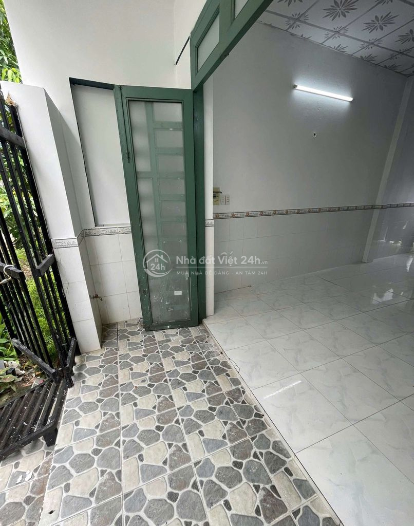 Tôi cần bán nhà gần chợ Bà Điểm Hóc Môn 400tr bao sang hết giấy tờ