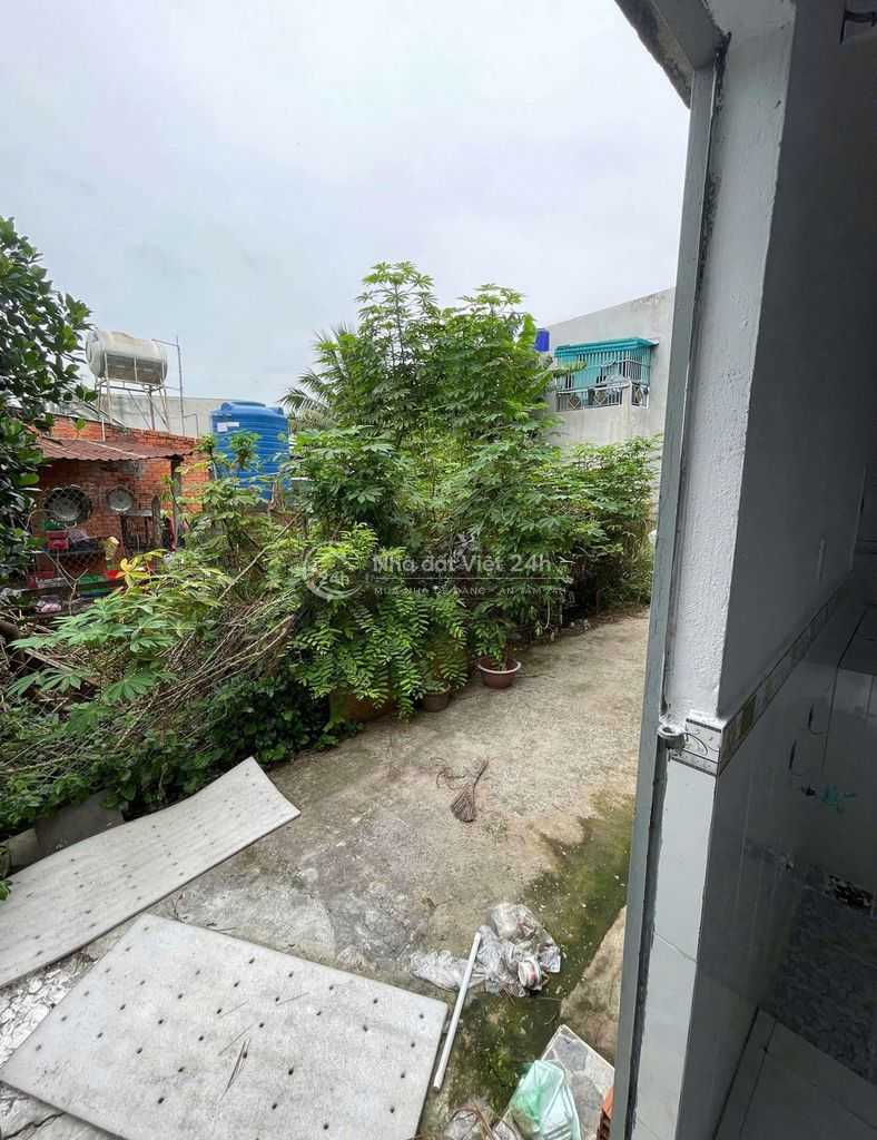 Tôi cần bán nhà gần chợ Bà Điểm Hóc Môn 400tr bao sang hết giấy tờ
