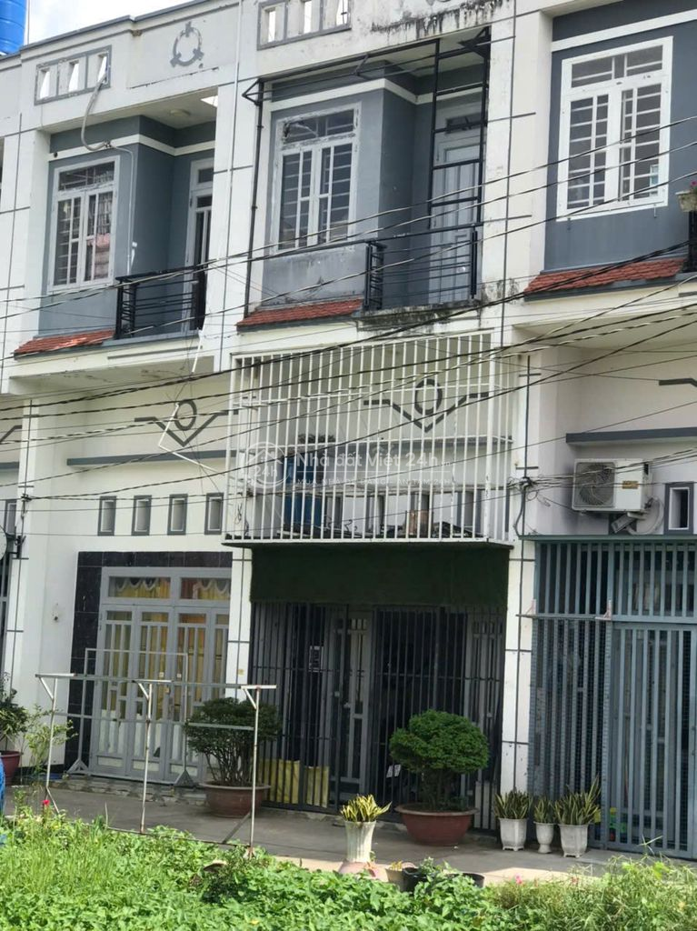 Bán Gấp Nhà có Điện Mặt Trời