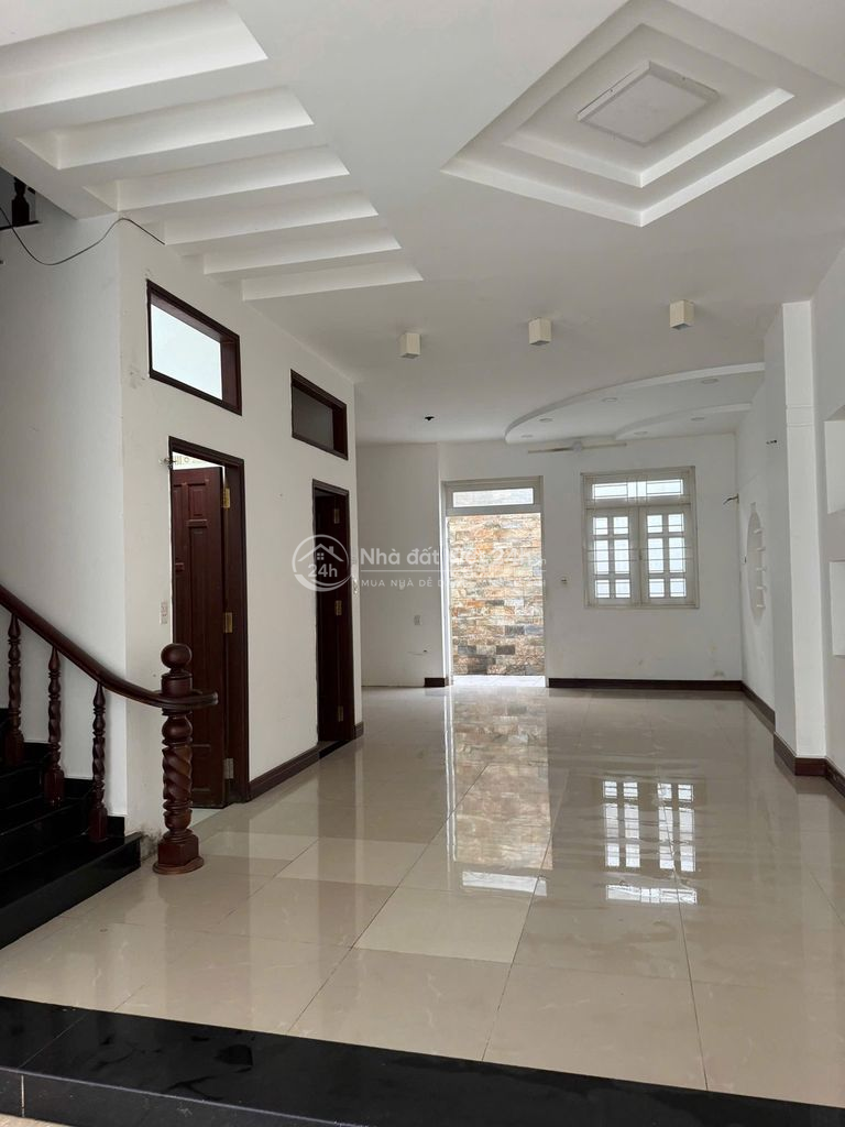 Biệt thự  giá rẻ khu dân cư yên tĩnh ở Bình Chánh