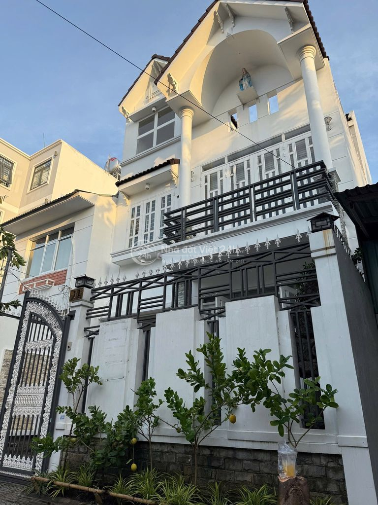Biệt thự  giá rẻ khu dân cư yên tĩnh ở Bình Chánh