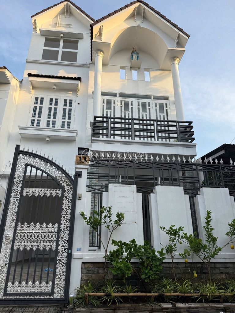 Biệt thự  giá rẻ khu dân cư yên tĩnh ở Bình Chánh