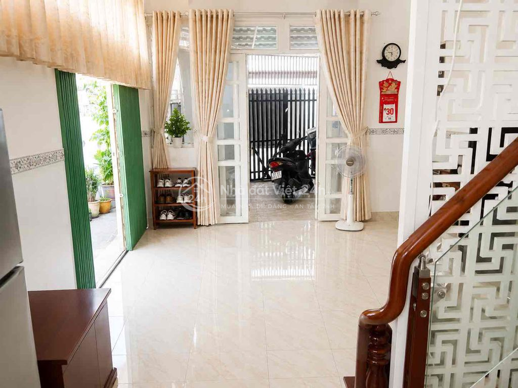 Căn góc 2 mặt đường hẻm xe hơi thông thoáng, đg Lê Văn Lương