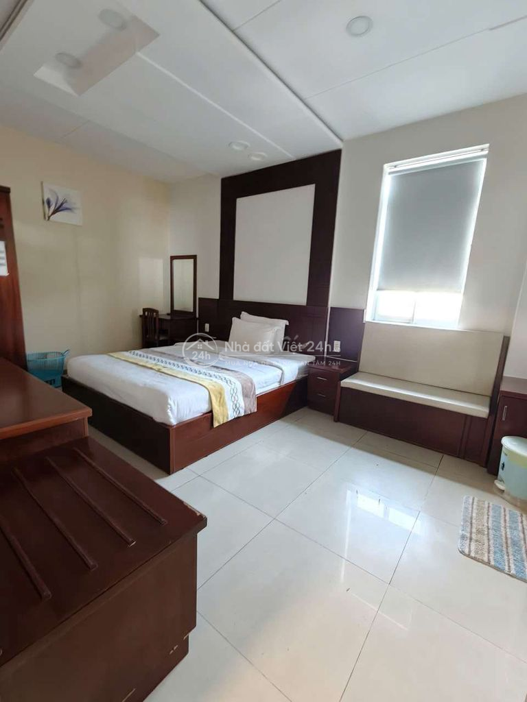 Cho thuê tòa nhà khách sạn dt 1800m2 có 33 pn