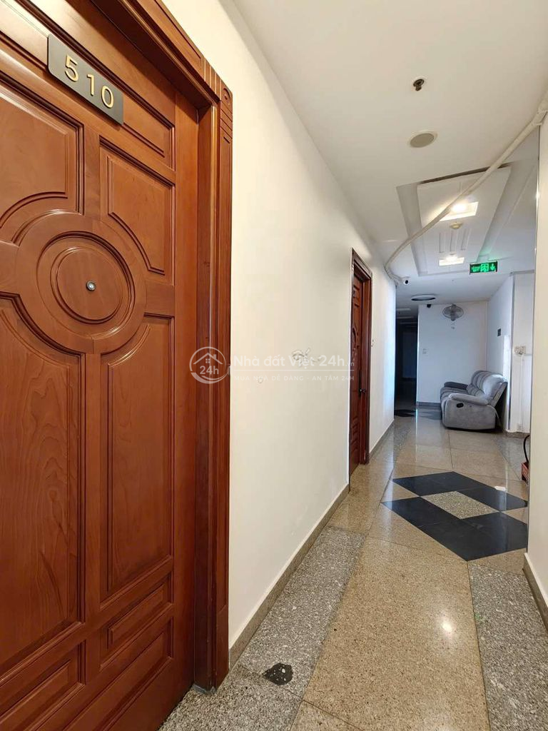 Cho thuê tòa nhà khách sạn dt 1800m2 có 33 pn