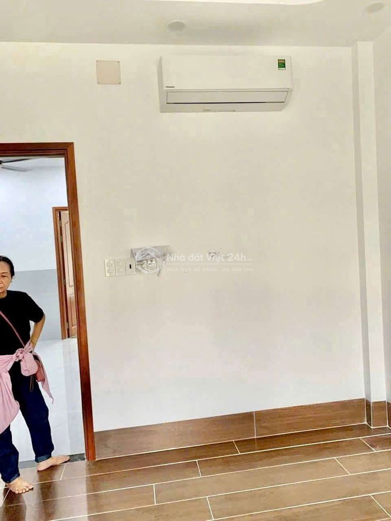 Cho thuê nhà mới tinh giáp tên lửa dt 5*20m