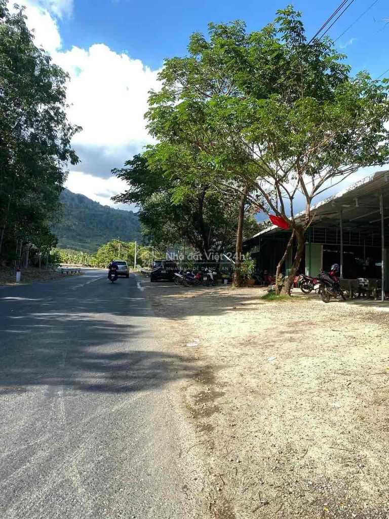 CHÍNH CHỦ BÁN ĐẤT MẶT TIỀN, GẦN 1 MẪU, NGAY CHÂN ĐÈO SÔNG PHA