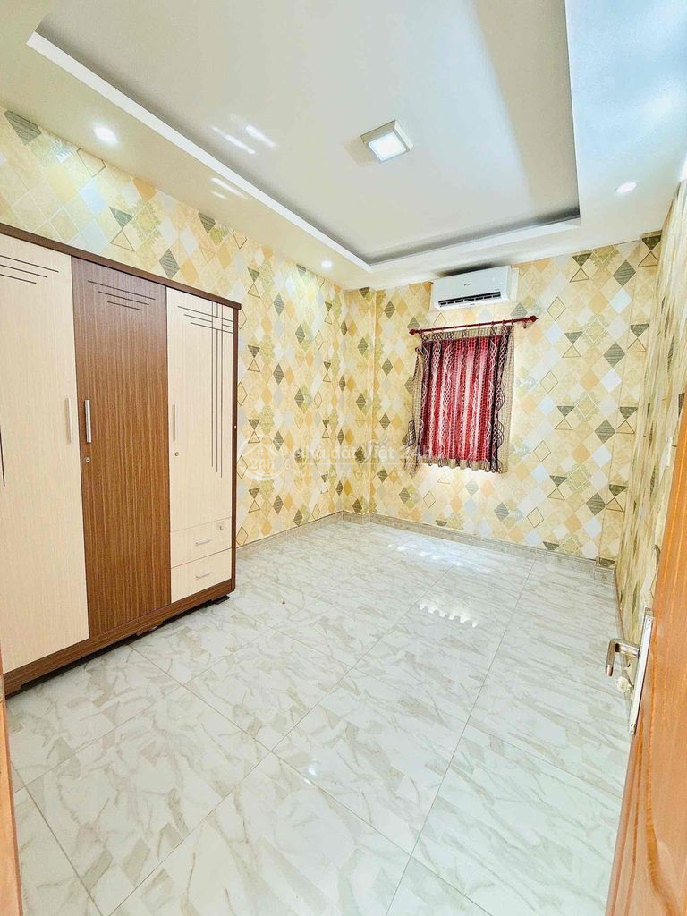 CHO THUÊ GẤP NHÀ 3PN QUẬN 4 MỚI 3 TẤM ĐỦ NỘI THẤT