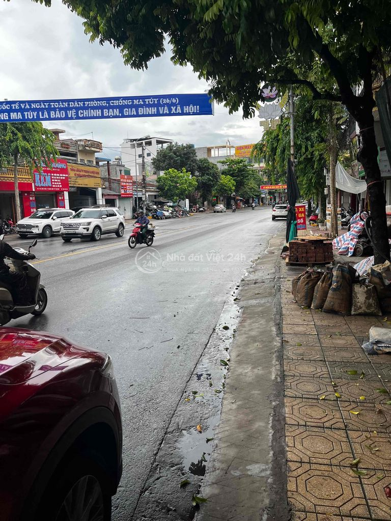 nhà mặt đường long hưng 