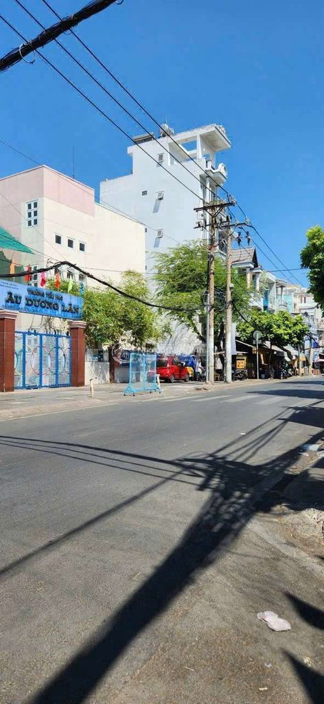 bán nhà mặt tiền âu Dương lân- đặng chất. 