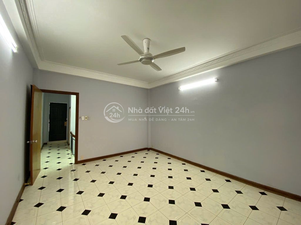 Bán và cho thuê nhà góc 2MT  320m2 ngay cổng Ga T3 – 4 tầng