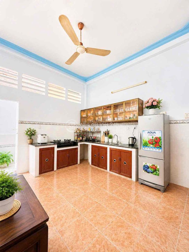 Bán Nhà Tân Phú Ngay Đầm Sen - Hoà Bình Giáp Q11 - Đường 6m - 68m2