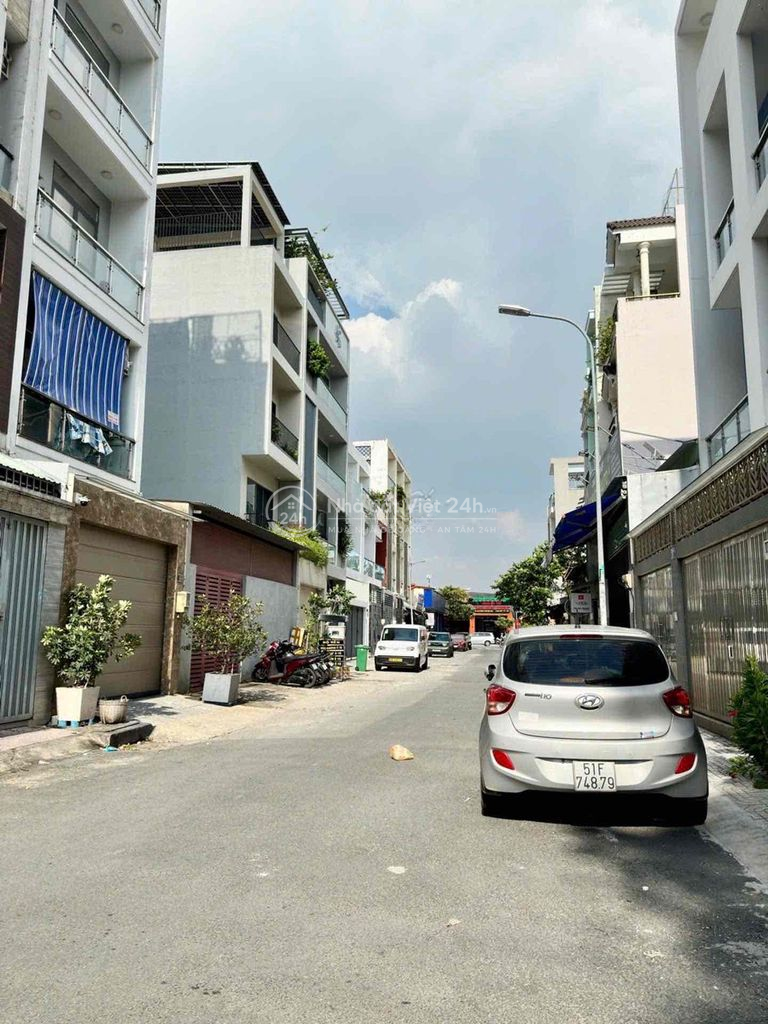Bán Nhà Tân Phú Ngay Đầm Sen - Hoà Bình Giáp Q11 - Đường 6m - 68m2