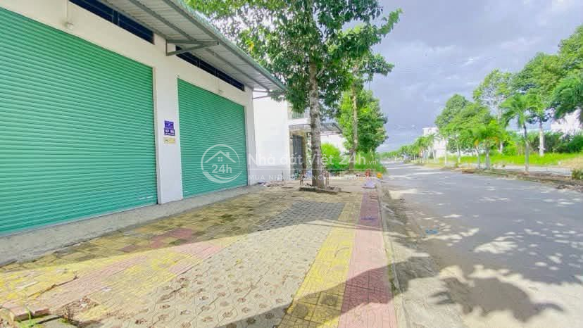Cho thuê kho 200 m2 trục chính khu Phú An tiện văn phòng 12 triệu