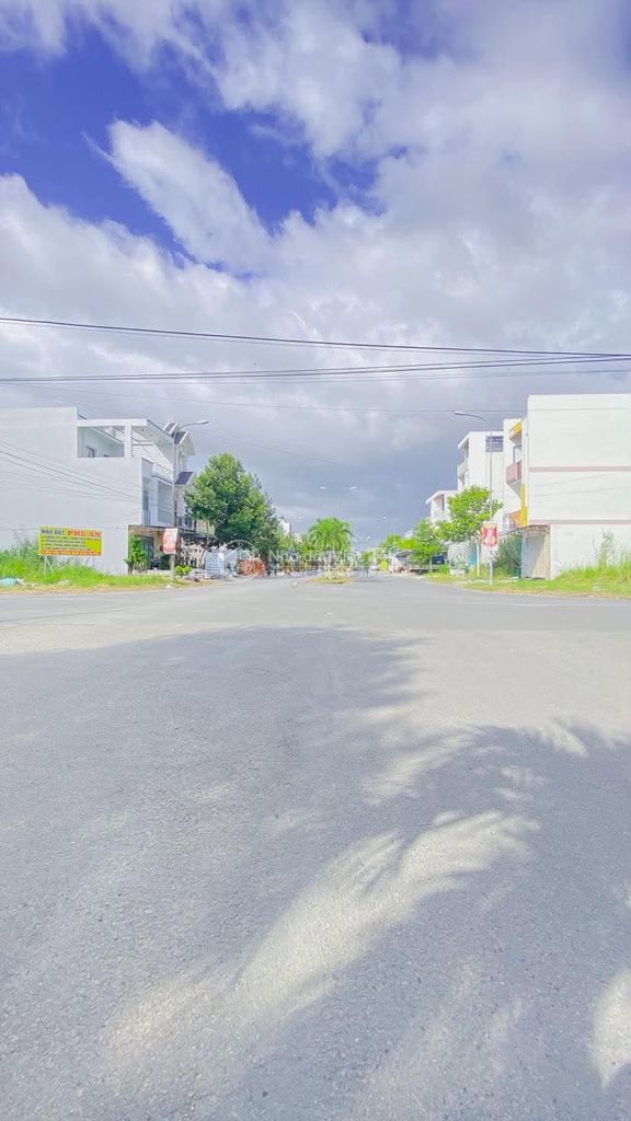 Cho thuê kho 200 m2 trục chính khu Phú An tiện văn phòng 12 triệu