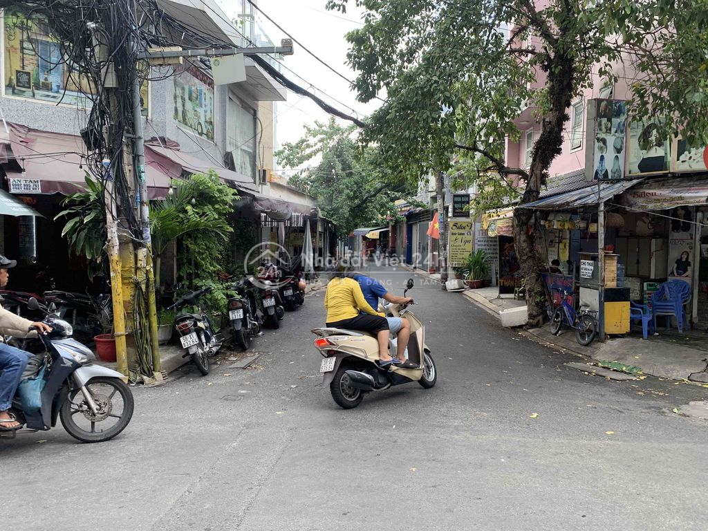 Sang nhượng quán cà phê góc 2 mặt tiền, giá 165tr