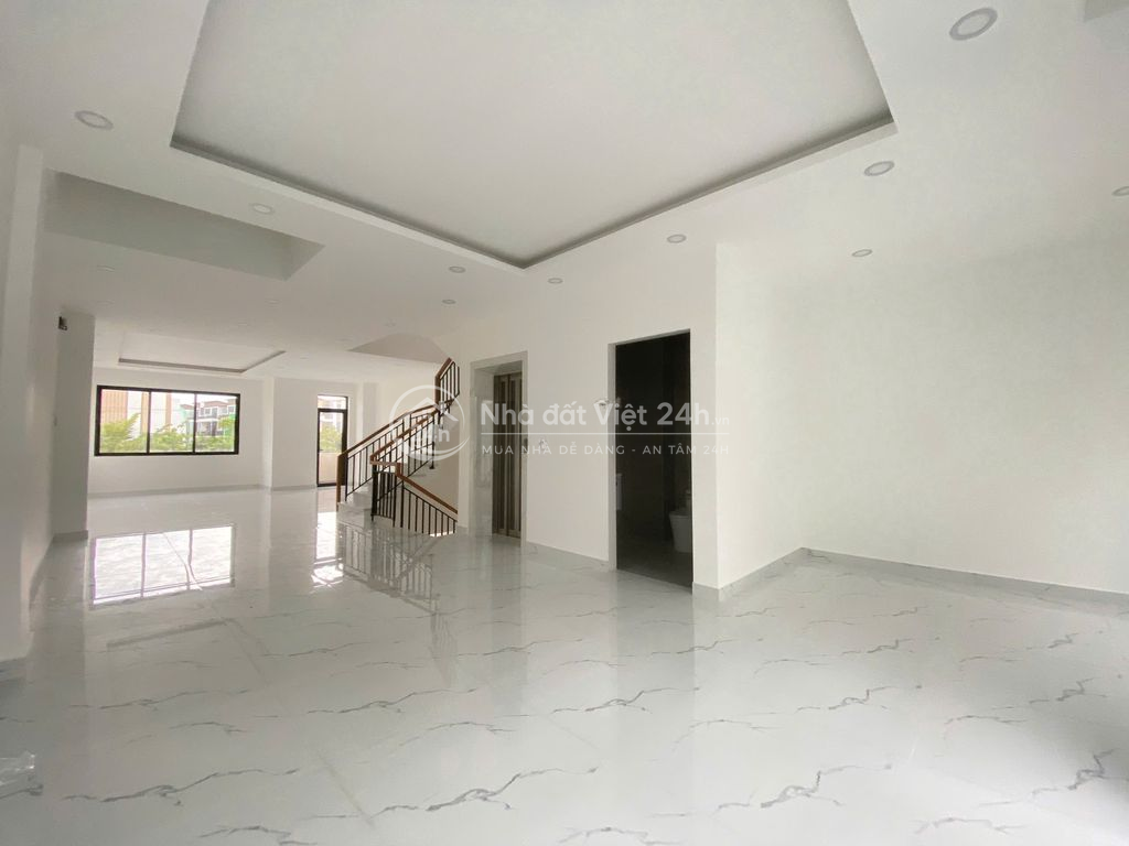 Chủ cần cho thuê nguyên tầng 1 căn Shophouse vị trí đẹp ngay phố đi bộ