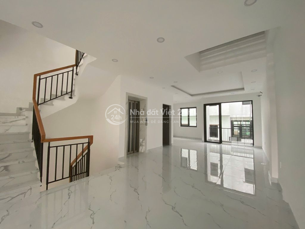 Chủ cần cho thuê nguyên tầng 1 căn Shophouse vị trí đẹp ngay phố đi bộ