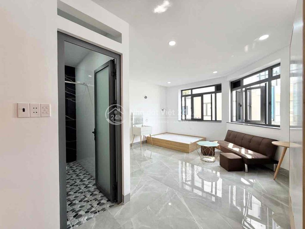 CĂN HỘ STUDIO RỘNG NHIỀU CỬA SỔ NGAY IUH