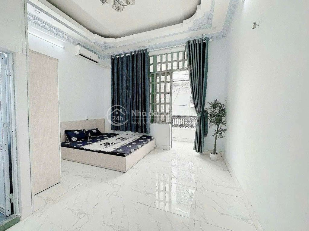 PHÒNG BAN CÔNG STUDIO TÁCH BẾP gần CV LÀNG HOA