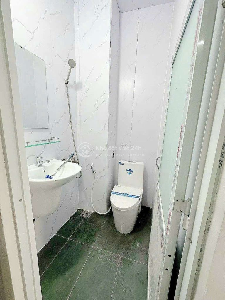 PHÒNG BAN CÔNG STUDIO TÁCH BẾP gần CV LÀNG HOA