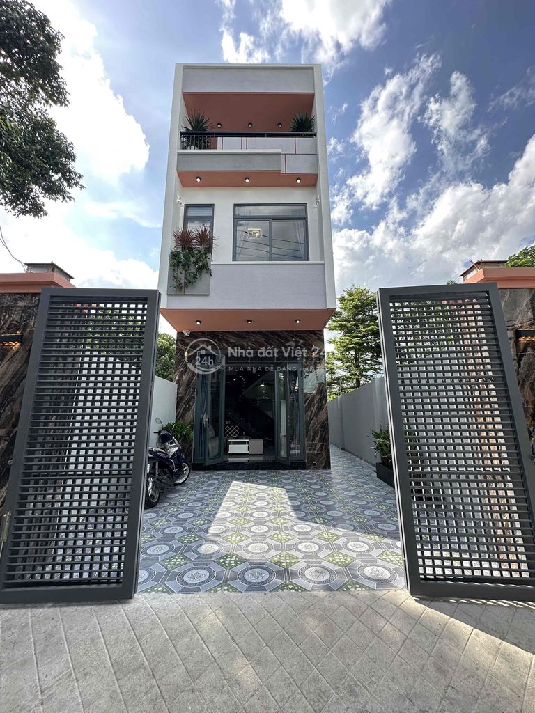 Nhà 2 lầu 2 mặt thoáng, 2 mặt tiền trước sau giáp công viên 4.8tỷ