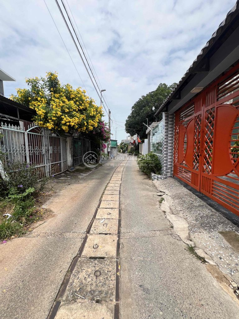 CHÍNH CHỦ GỬI BÁN 250m2 ĐẤT TRUNG TÂM SÁT BIỂN LONG HẢI GIÁ 4TY