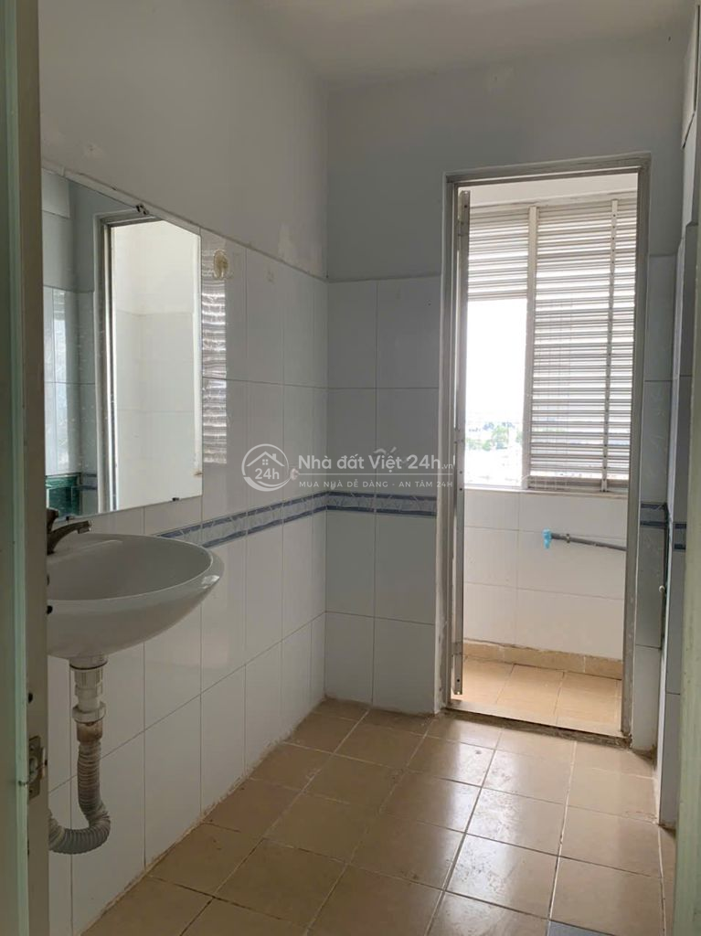 Bán gấp căn hộ Bàu Cát 2, Tân Bình, 50m2, 2PN, sổ hồng, lẦU 3.