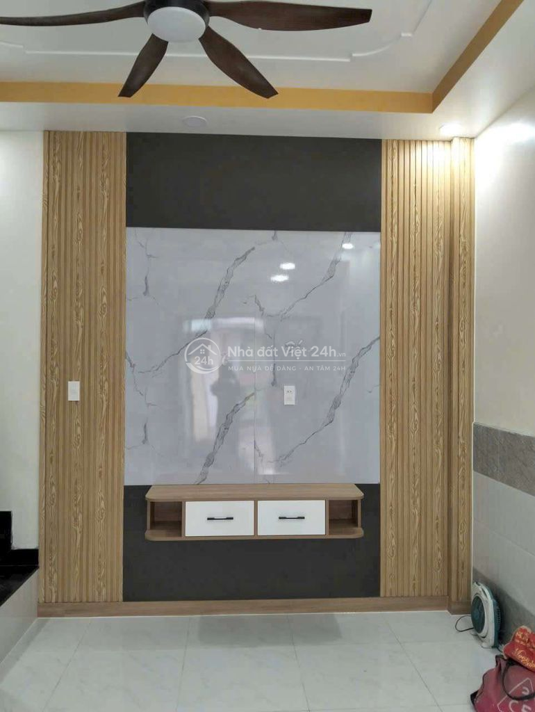 Cho thuê nhà mặt tiền đ40 hbc 8tr/tháng