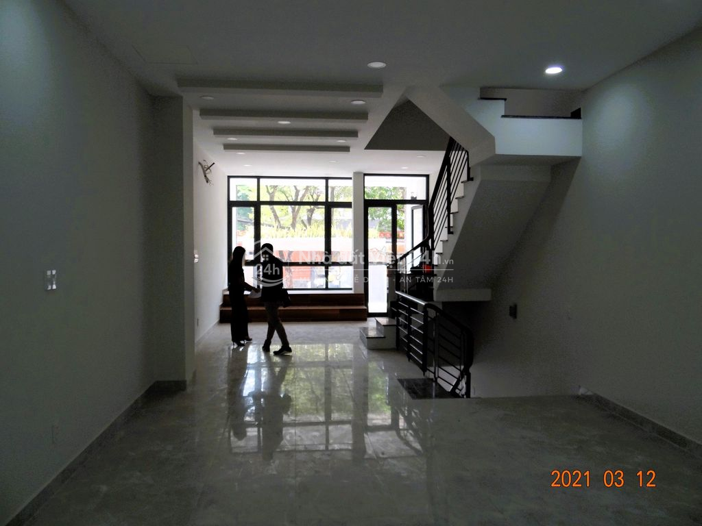 Cho thuê nhà mặt tiền kinh doanh 1 hầm 3 tầng phường Bình Thọ