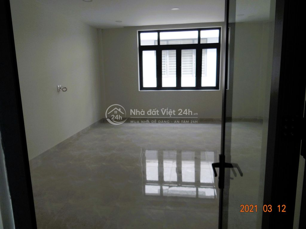 Cho thuê nhà mặt tiền kinh doanh 1 hầm 3 tầng phường Bình Thọ