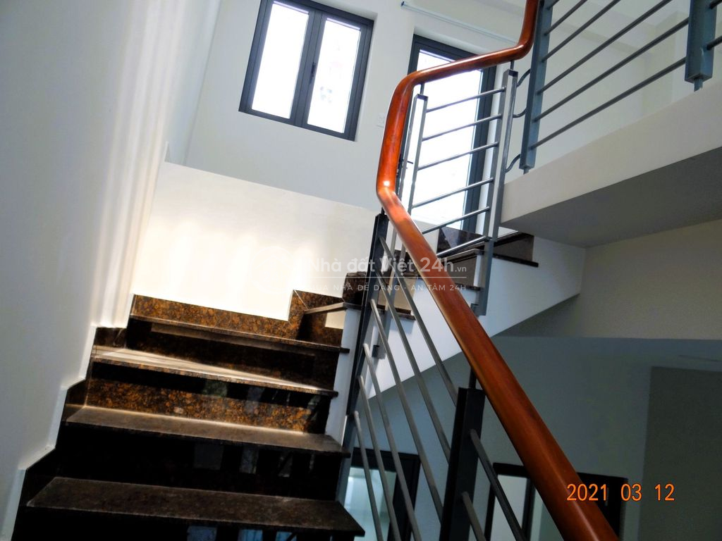 Cho thuê nhà mặt tiền kinh doanh 1 hầm 3 tầng phường Bình Thọ