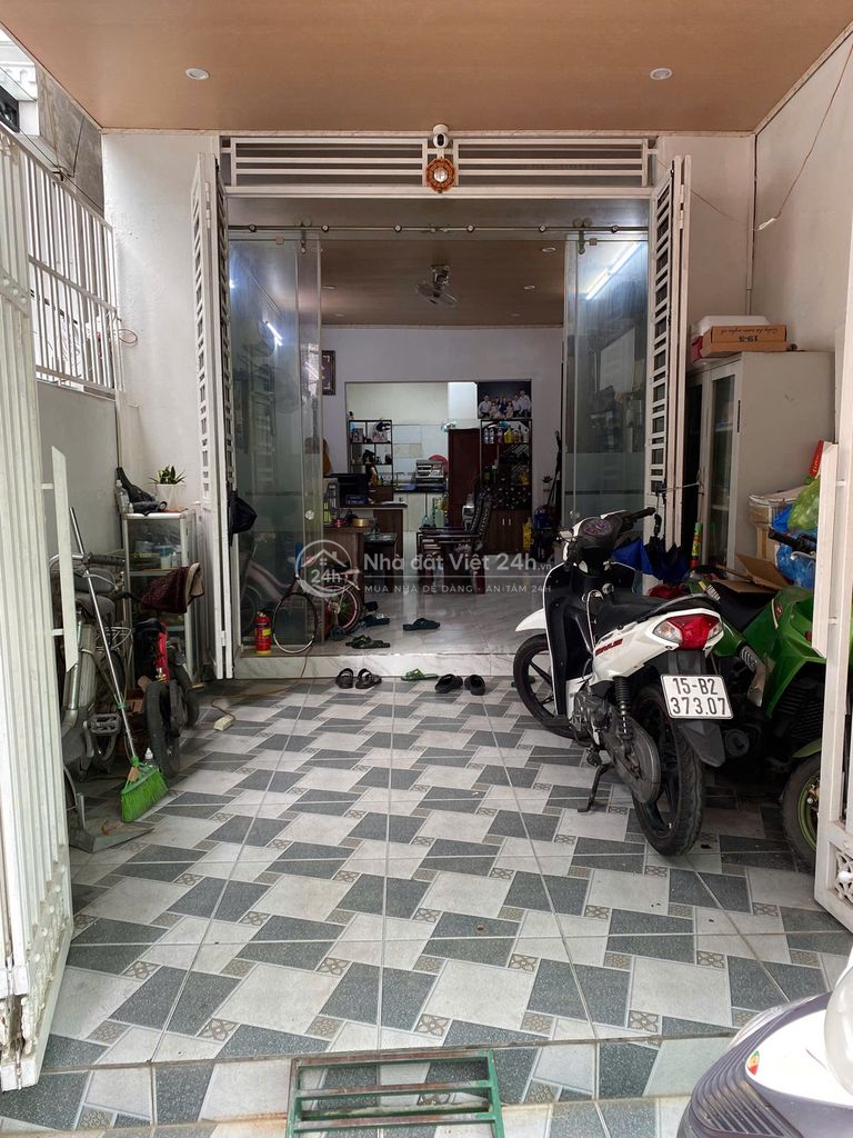Bán nhà Đình Đông 70m2 - 2.5 tầng - Mặt ngõ oto vào đến cửa,sân cổng