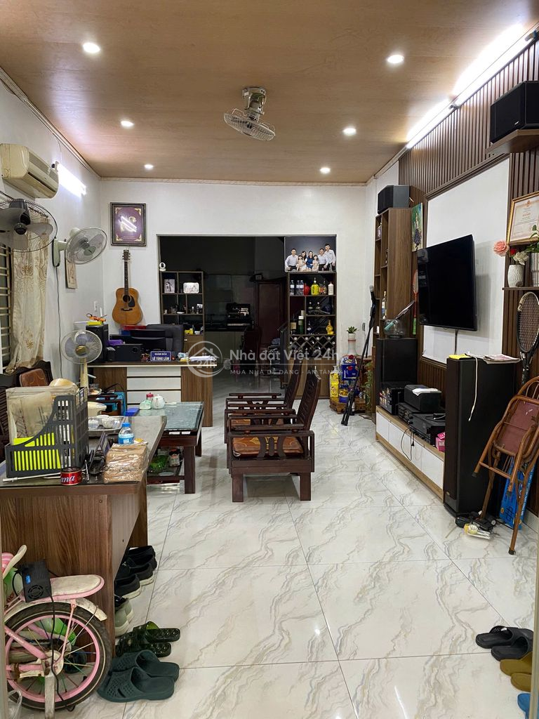 Bán nhà Đình Đông 70m2 - 2.5 tầng - Mặt ngõ oto vào đến cửa,sân cổng