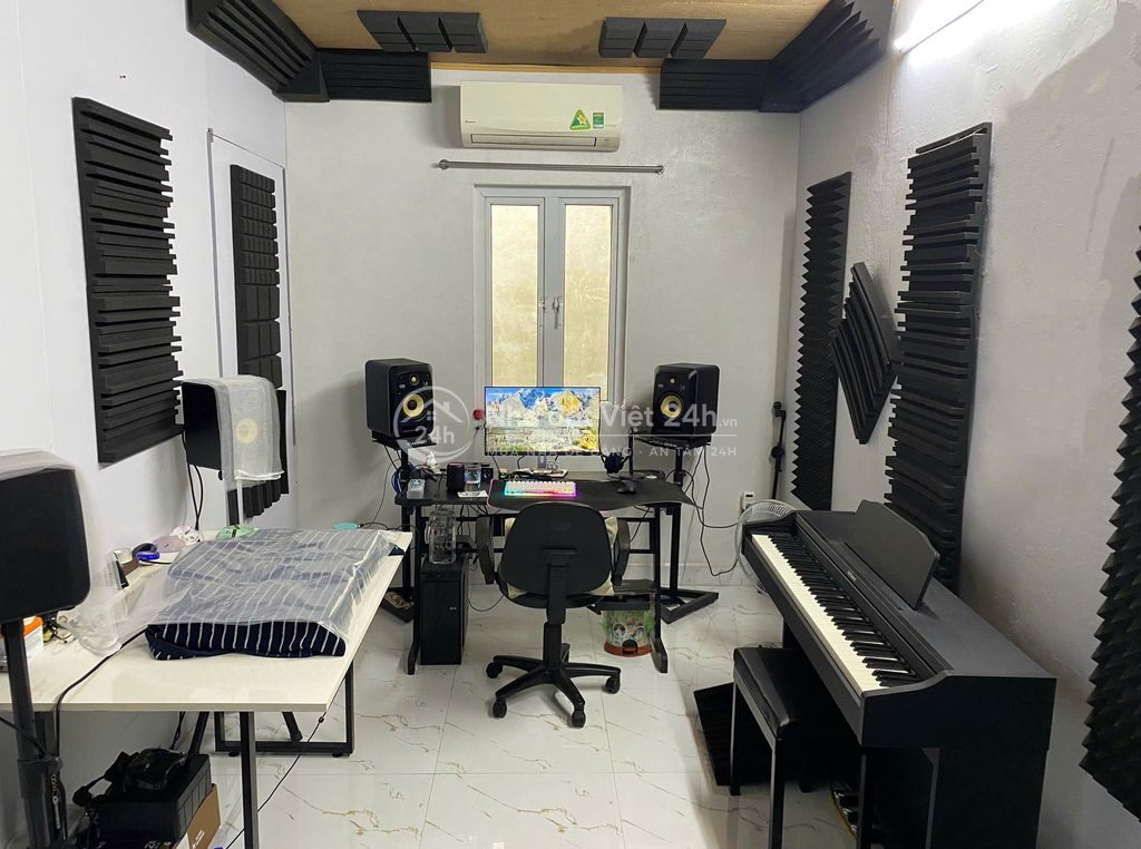 Bán nhà Đình Đông 70m2 - 2.5 tầng - Mặt ngõ oto vào đến cửa,sân cổng