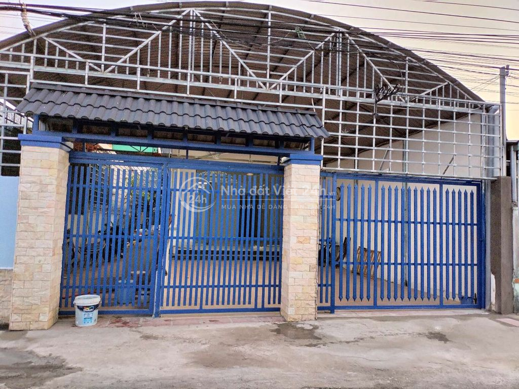 Cho thuê nhà mặt tiền đường Tây Bắc, cầu Mồng Gà, Cần Giuộc, Long An