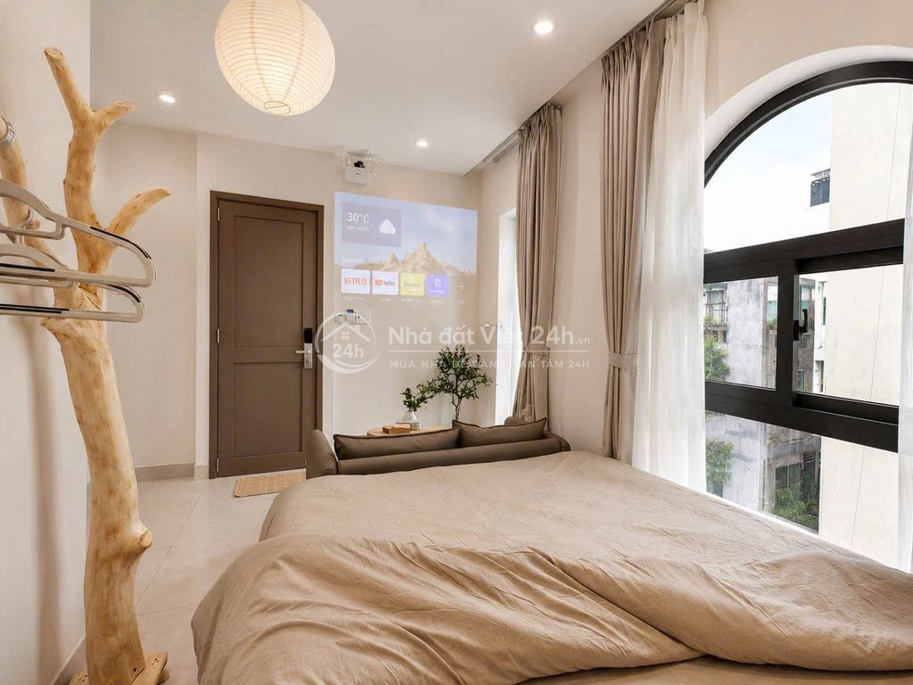 Bán Nhà mới Có thang máy,10PN, 10wc, Gần Quận 1