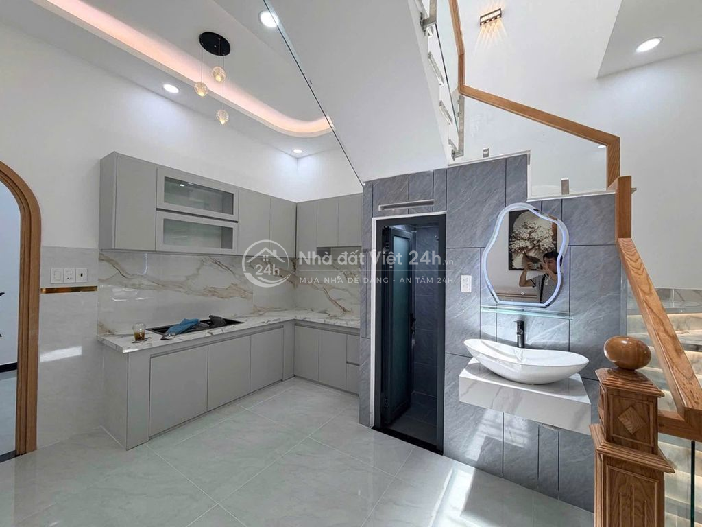 NHÀ 2 LẦU (4.3X13) MỚI ĐẸP HẺM THÔNG ĐẸP ĐƯỜNG HẬU GIANG GIÁ TỐT