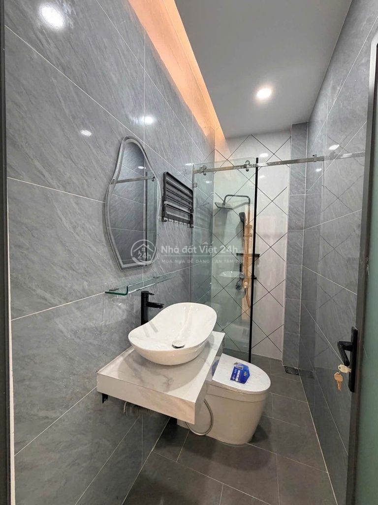 NHÀ 2 LẦU (4.3X13) MỚI ĐẸP HẺM THÔNG ĐẸP ĐƯỜNG HẬU GIANG GIÁ TỐT