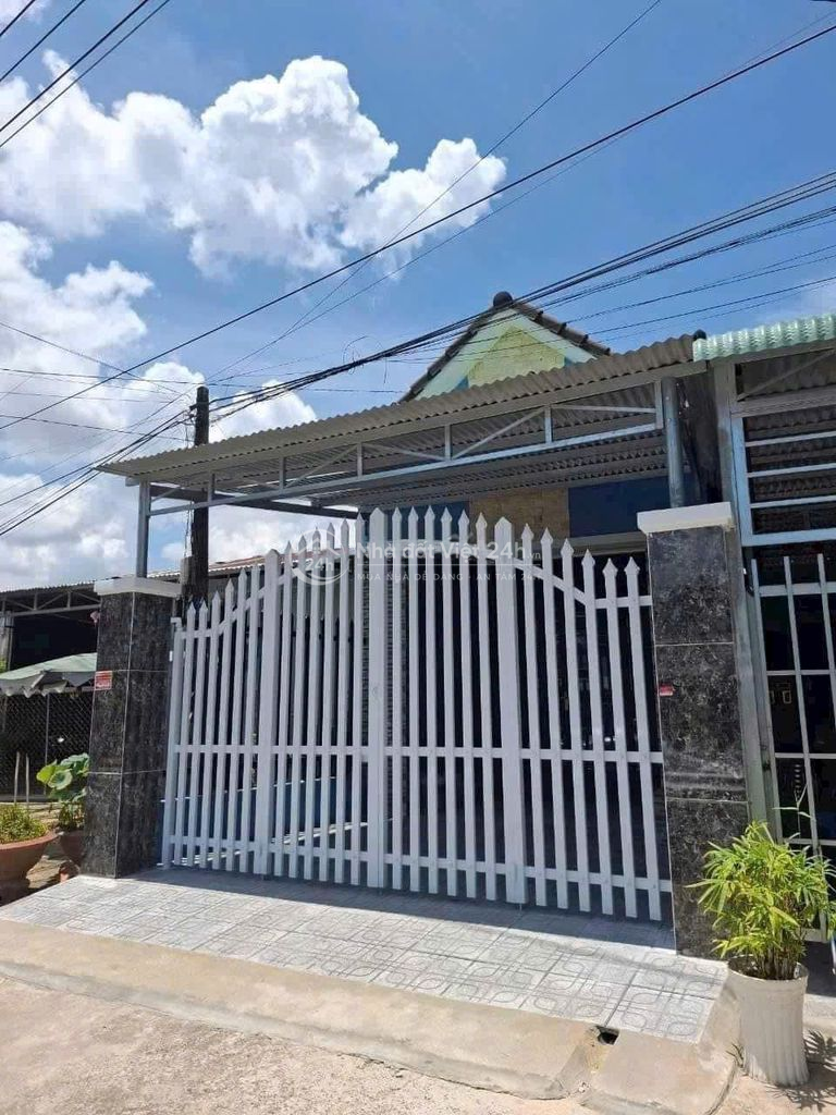 Bán gấp căn nhà nằm ngay Lê Minh Nhựt, Củ Chi, 125m2, 880tr, SHR