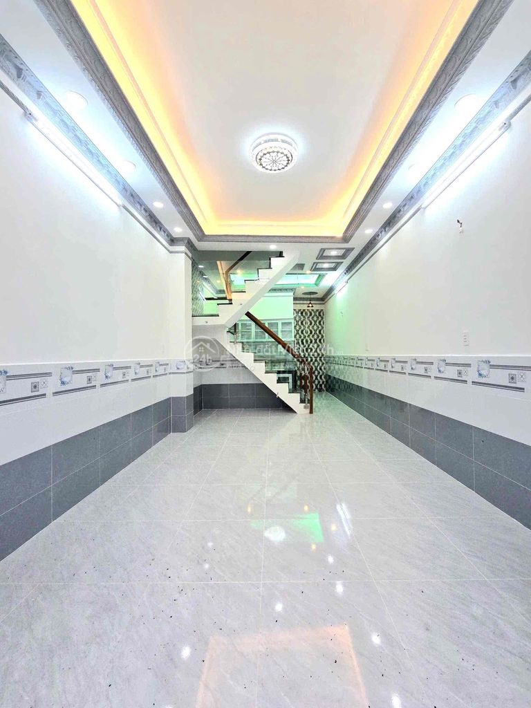 nhà chính chủ 1 lầu , 4 phòng ngủ có phòng ngủ dưới đất