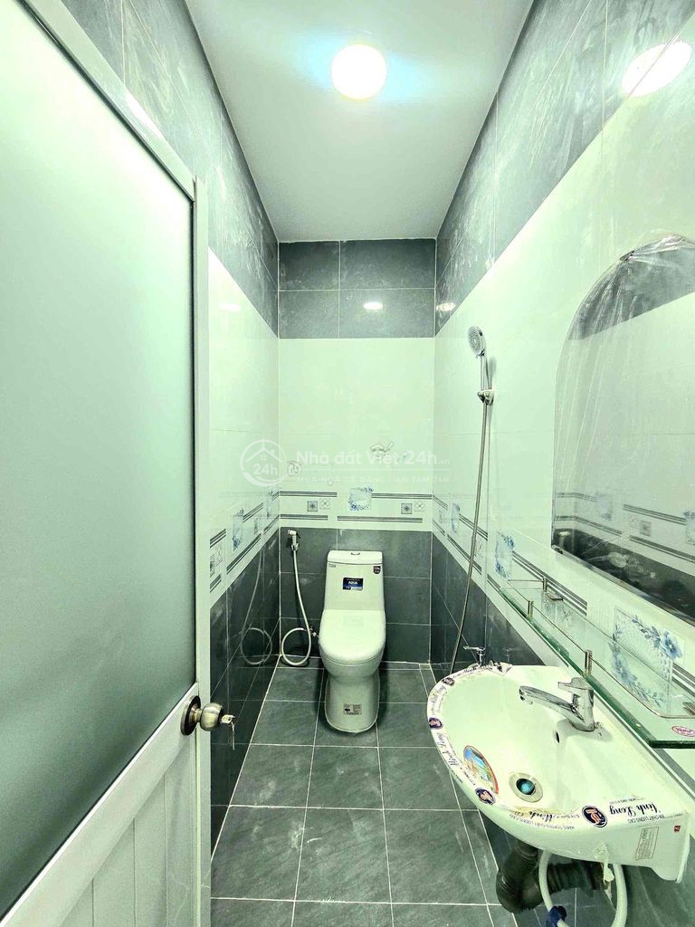 nhà chính chủ 1 lầu , 4 phòng ngủ có phòng ngủ dưới đất