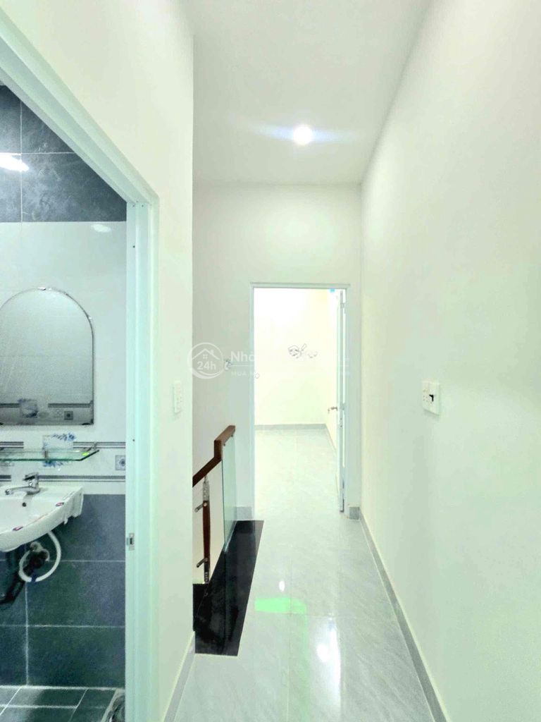 nhà chính chủ 1 lầu , 4 phòng ngủ có phòng ngủ dưới đất