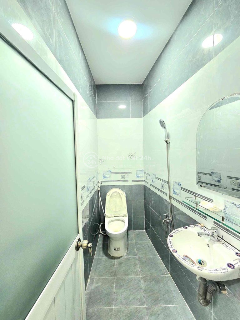nhà chính chủ 1 lầu , 4 phòng ngủ có phòng ngủ dưới đất