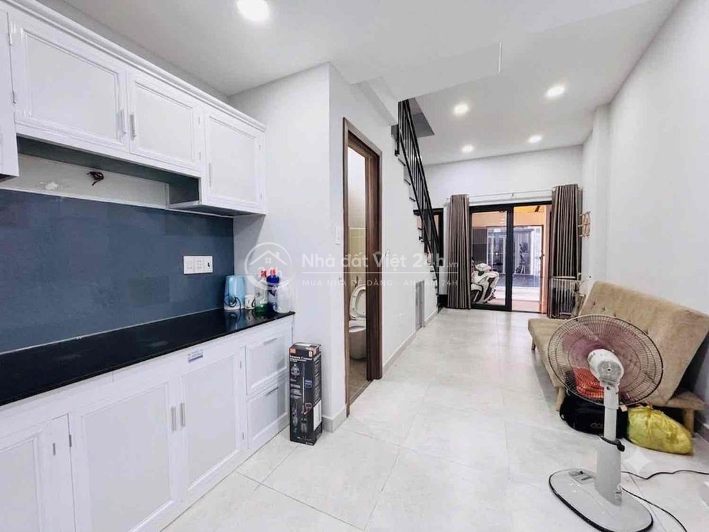 SÁT MẶT TIỀN-XE HƠI QUAY ĐẦU SÁT CỬA - 42M2 - 4 TẦNG BTCT- LÊ QUANG Đ