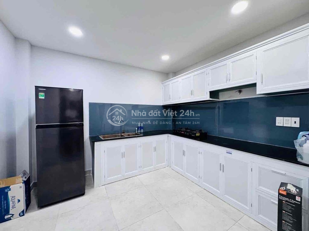 SÁT MẶT TIỀN-XE HƠI QUAY ĐẦU SÁT CỬA - 42M2 - 4 TẦNG BTCT- LÊ QUANG Đ