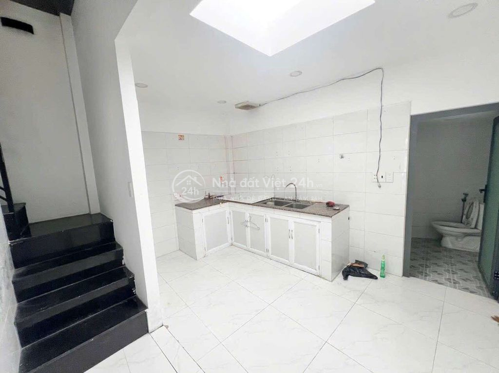  Nhà 2 tầng Hương Lộ 2- kế siêu thị, bình tân giá nhỉnh 3tỷ 