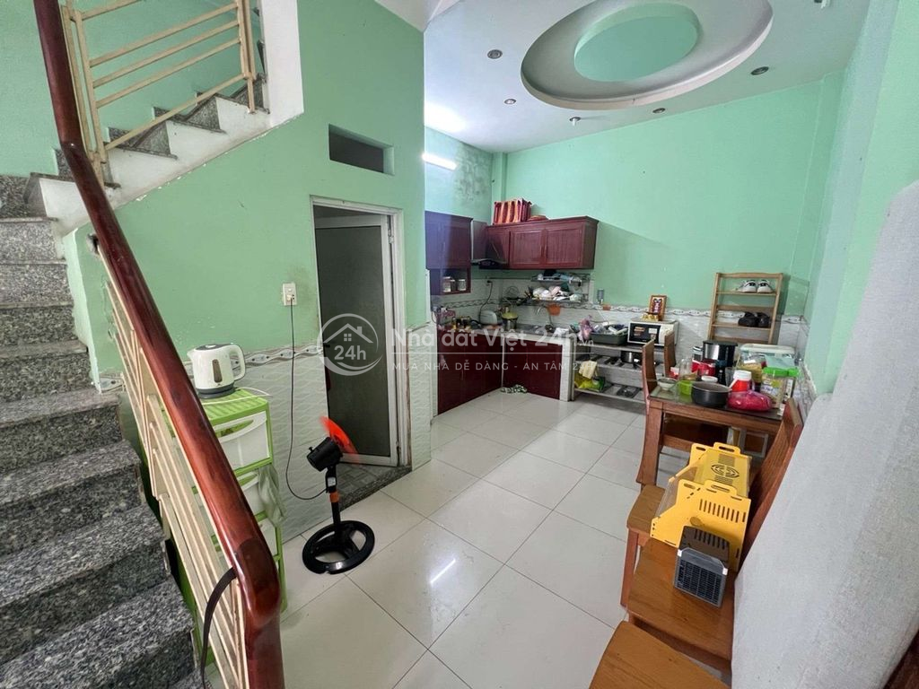 Nhà 4 tầng đường Tạ Quang Bửu - 41m2 - giá 6.2 tỷ - hẻm xe ba gác